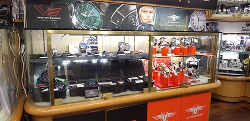 上野アメ横 リトアニア・ロシアウォッチ専門店 ボストーク500×243ピクセル展示 シュトゥルマンスキー併設